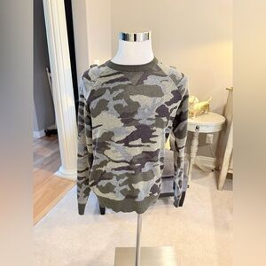Mutual Weave Camo Sweater (Size M) NWOT